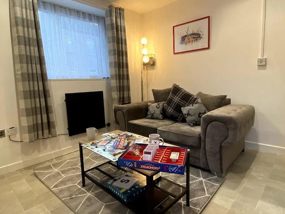 Cardiff Coach House With Hot Tub & Log Fire Villa 0*,  United Kingdom