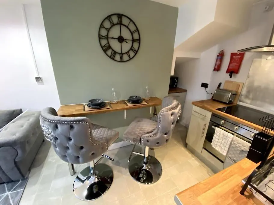 Cardiff Coach House With Hot Tub & Log Fire Villa 0*,